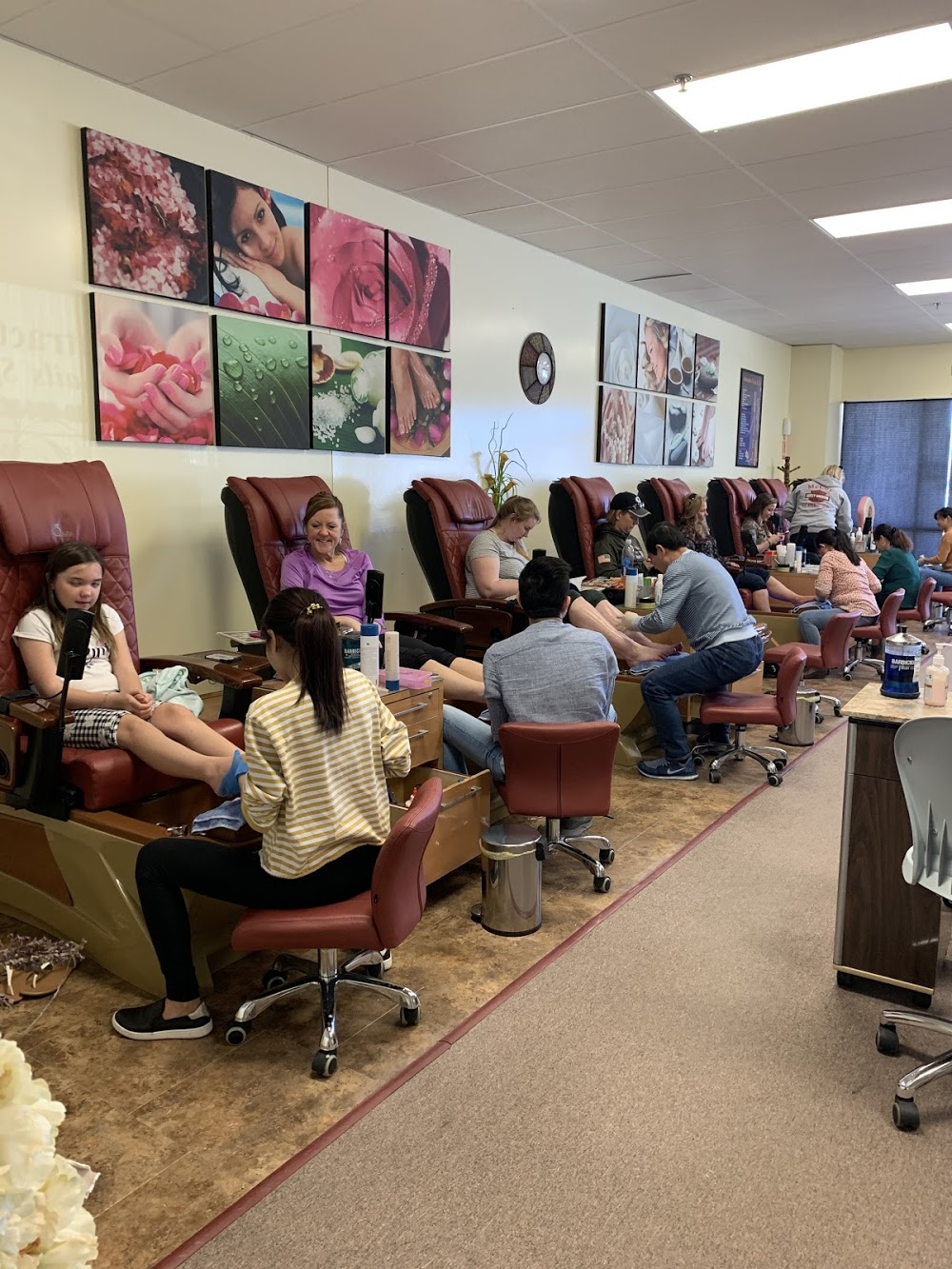 Attractive Nail Spa